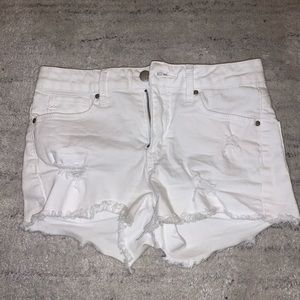 Adorable white jean shorts!